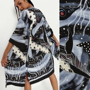 The Whale and the Spotted Eagle Ray Robe Limited Large✨Artwork by:Melanie Hava